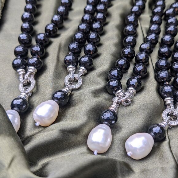 Faceted Black Hematite with natural White Baroque Keshi Pearl Pendant Necklace - Picture 4 of 7
